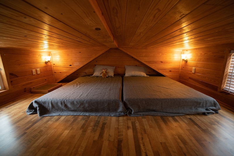 Deluxe South Shore Cindy Bear™ Cabin-4
